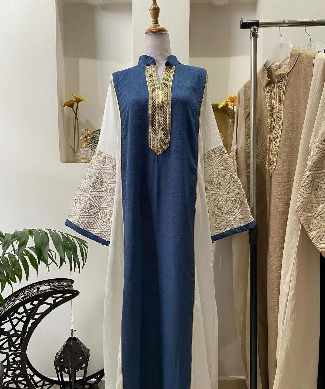 Embroidered linen abaya