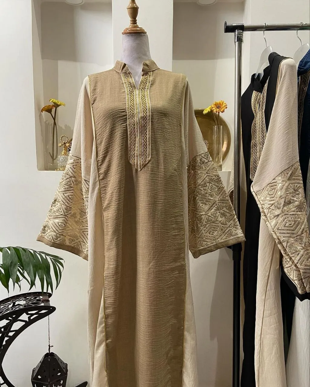 Embroidered linen abaya