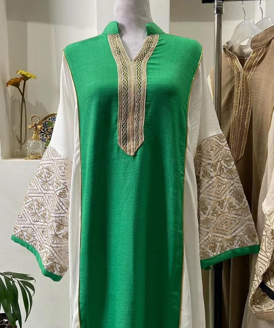 Embroidered linen abaya