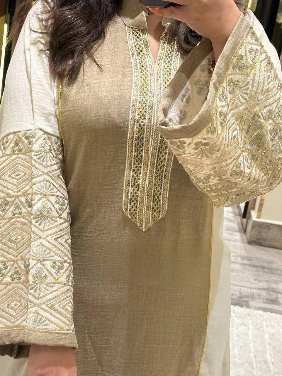 Embroidered linen abaya