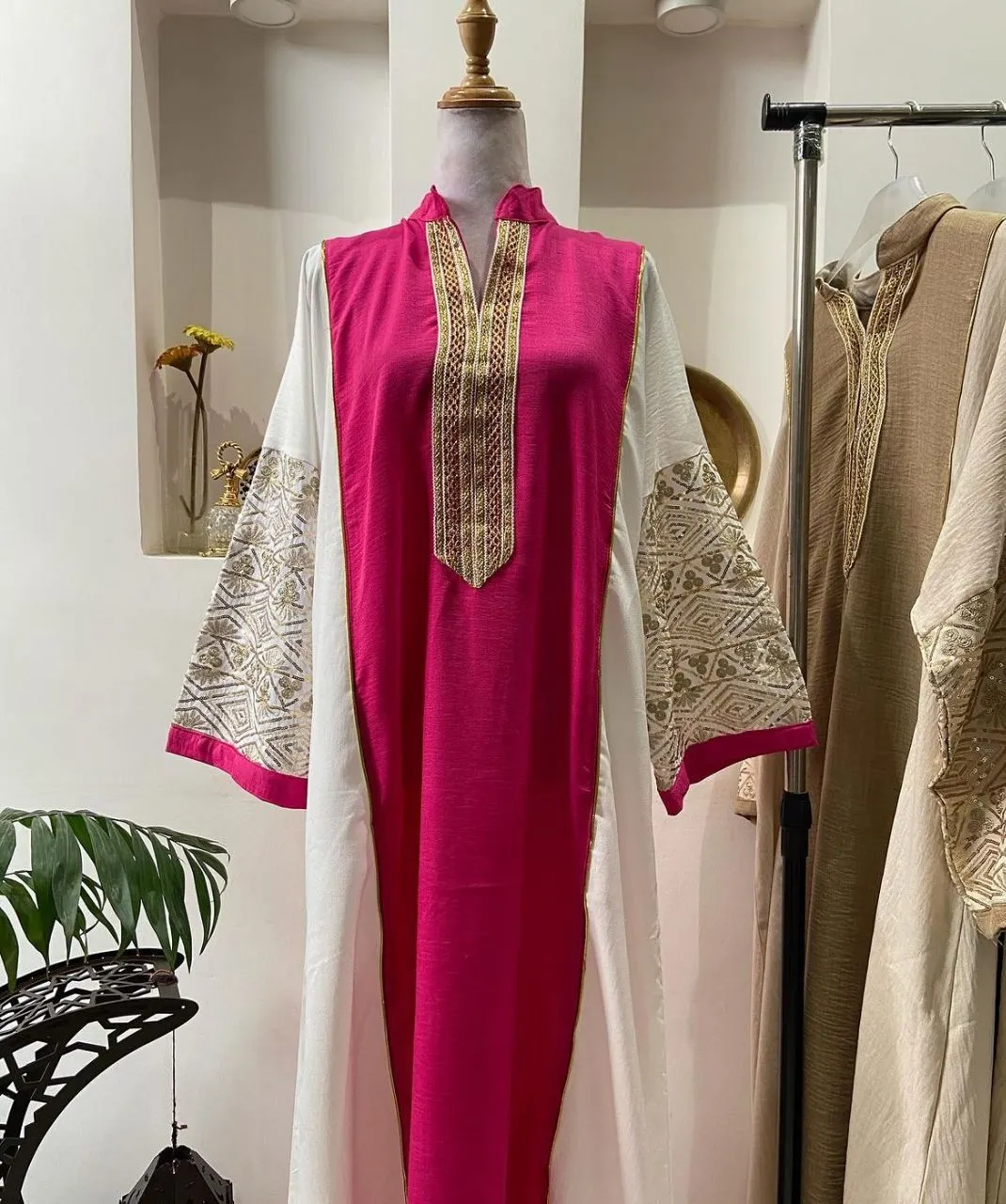 Embroidered linen abaya