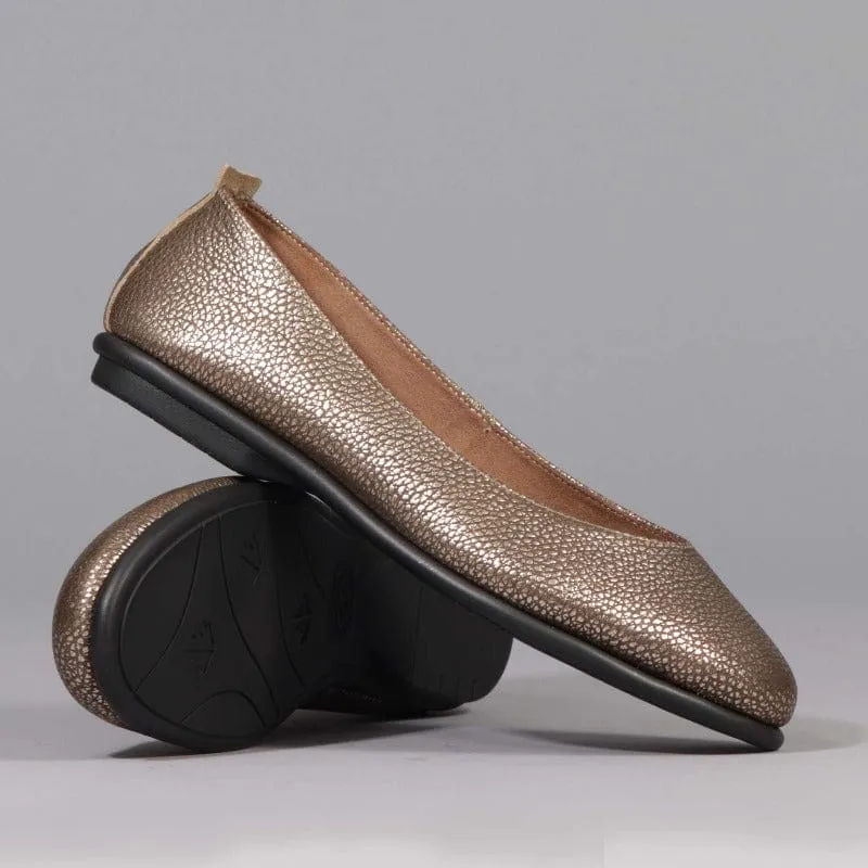 Flat Pump in Lead Metallic - 12546