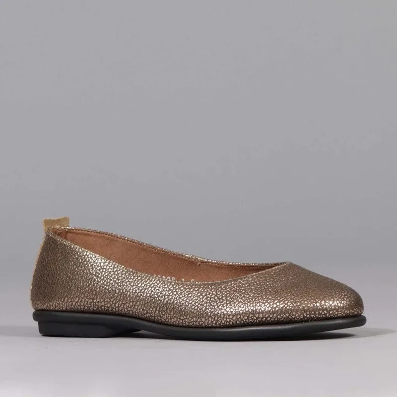 Flat Pump in Lead Metallic - 12546