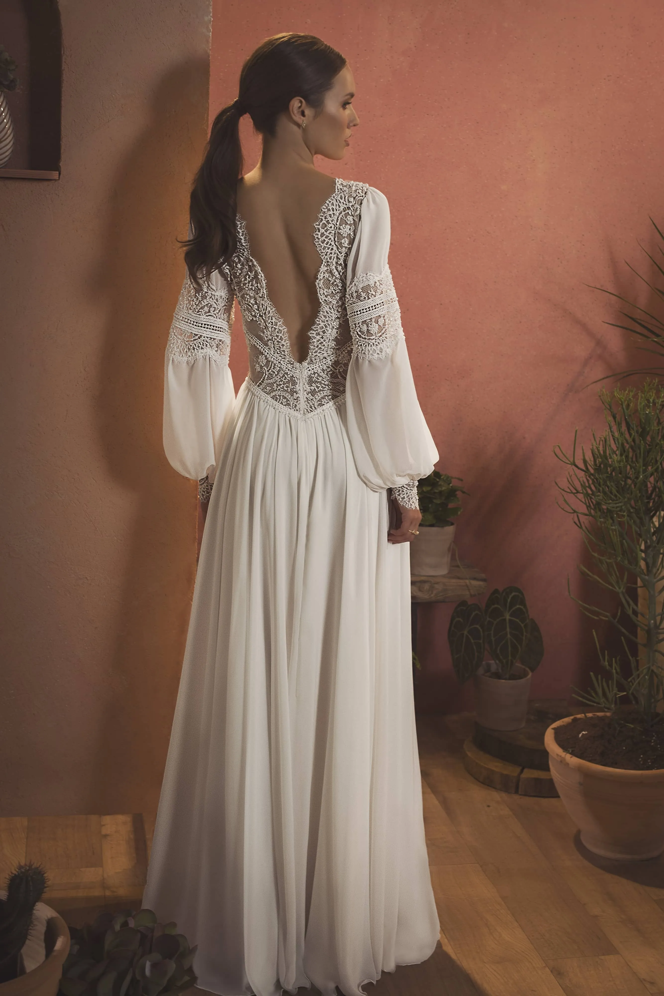 Long Sleeve Bohemian Backless V Neck Lace Appliqued Chiffon Wedding Dress