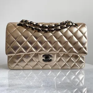 Medium Classic Double Flap Bag in 21S Metallic Gold Lambskin