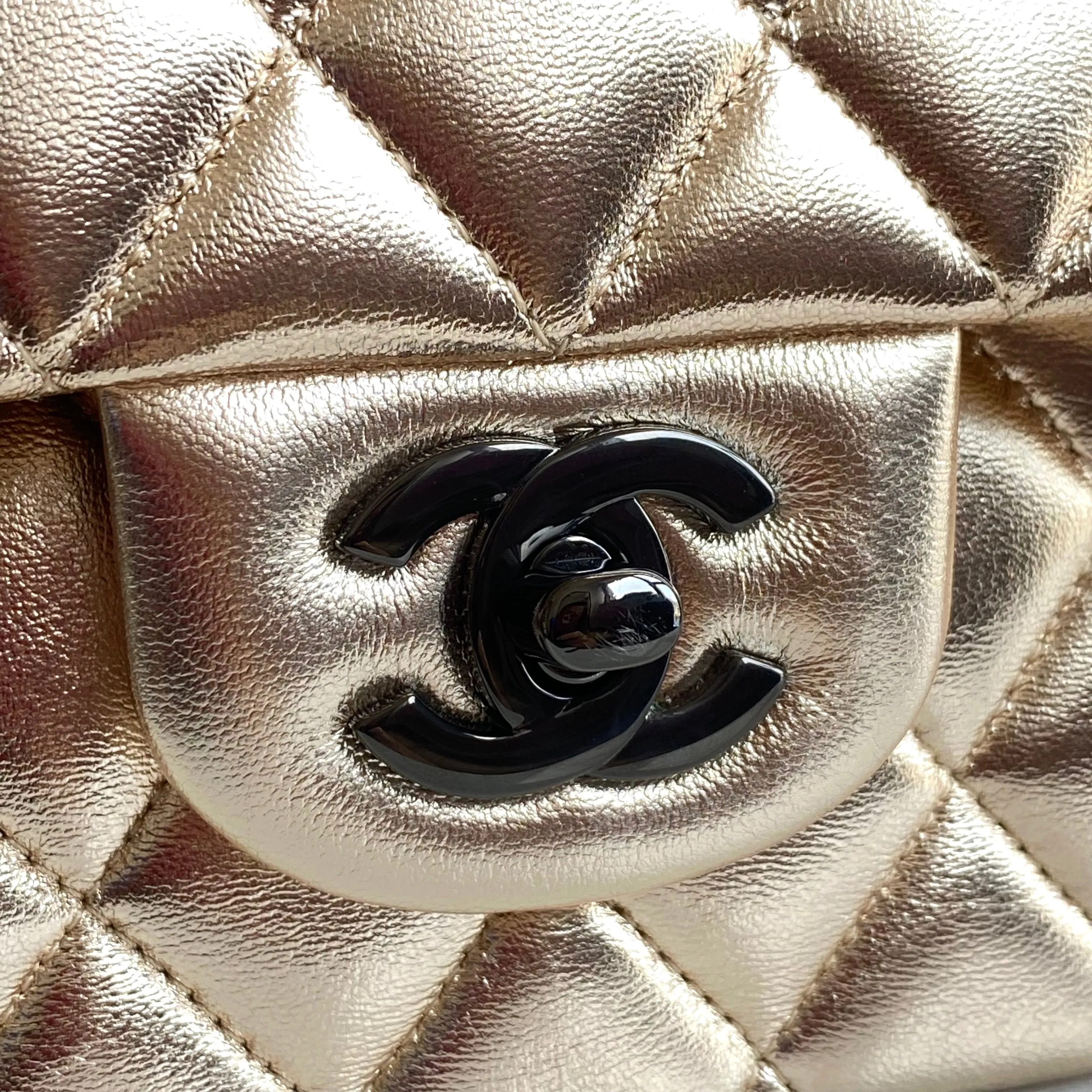 Medium Classic Double Flap Bag in 21S Metallic Gold Lambskin