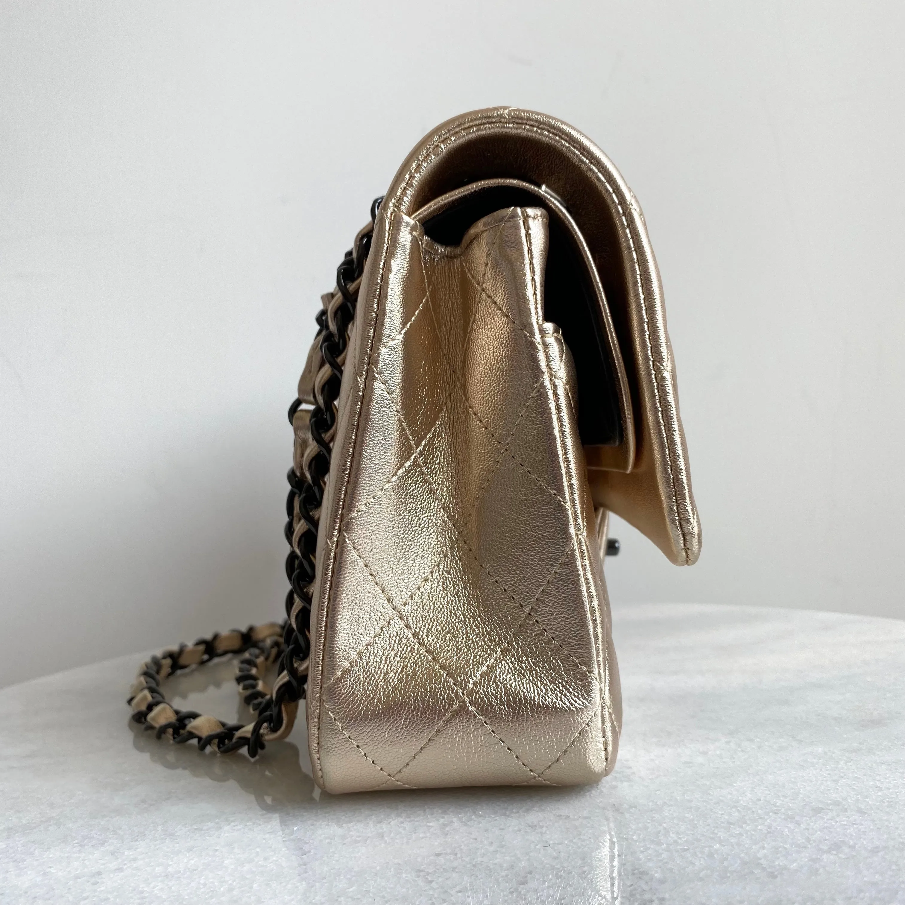 Medium Classic Double Flap Bag in 21S Metallic Gold Lambskin