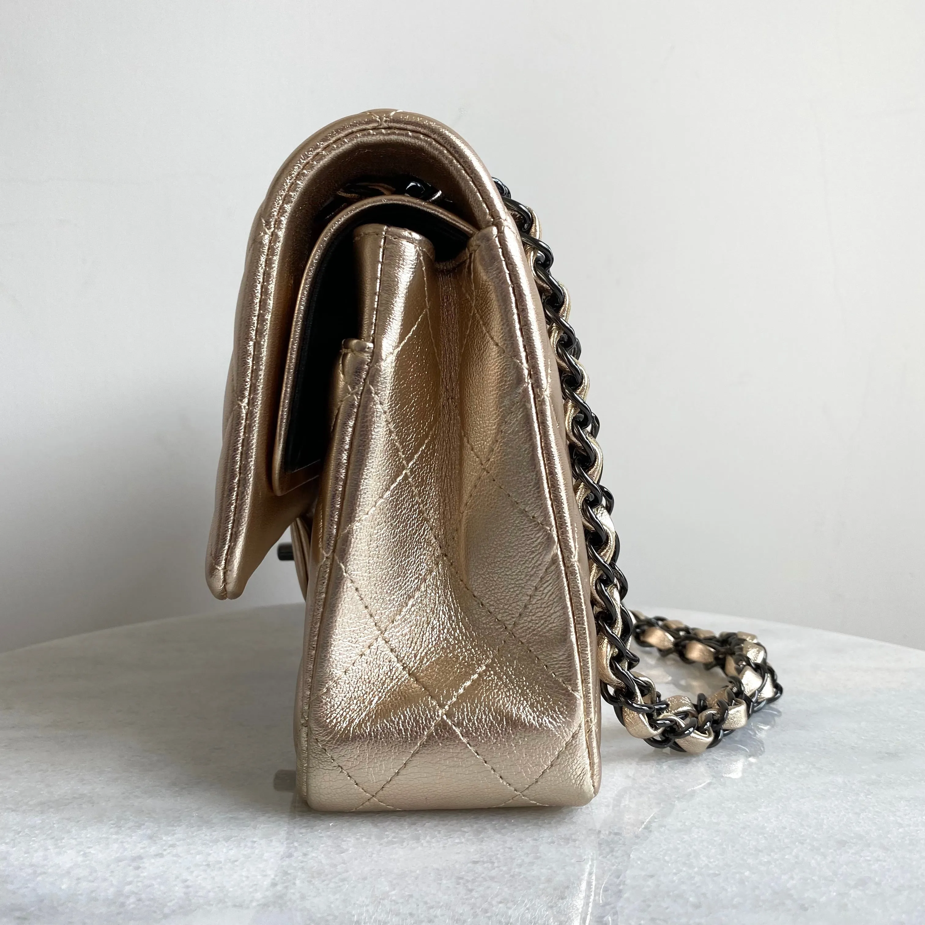 Medium Classic Double Flap Bag in 21S Metallic Gold Lambskin