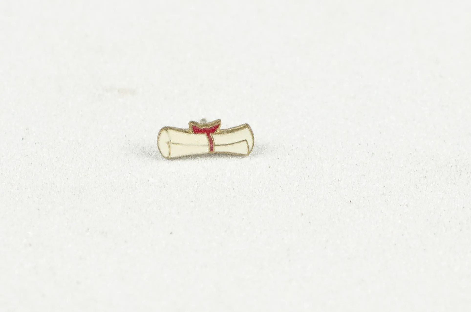 Vintage Enamel Pin - Scroll